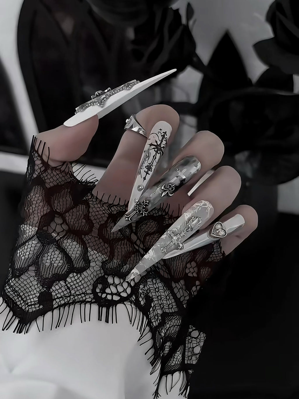Handmade Stiletto Press‑on Nails ｜Dark Spire