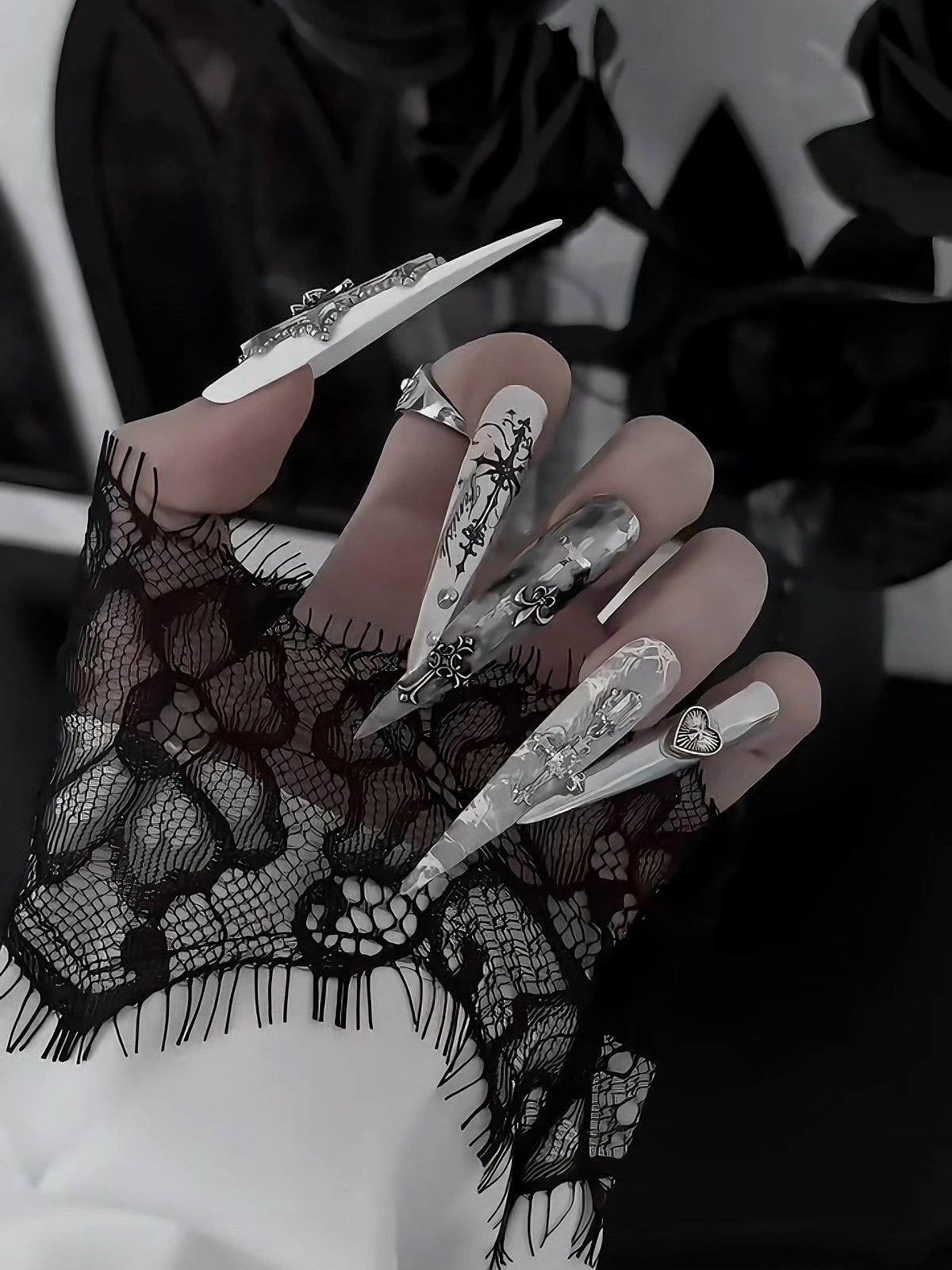 Handmade Stiletto Press‑on Nails ｜Dark Spire
