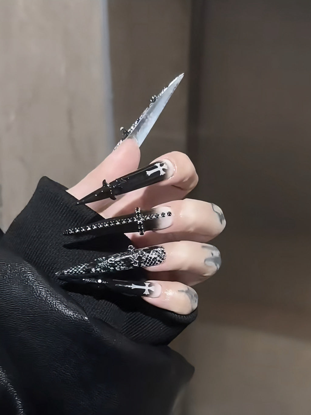 Handmade Stiletto Press‑on Nails ｜Black & White Angel