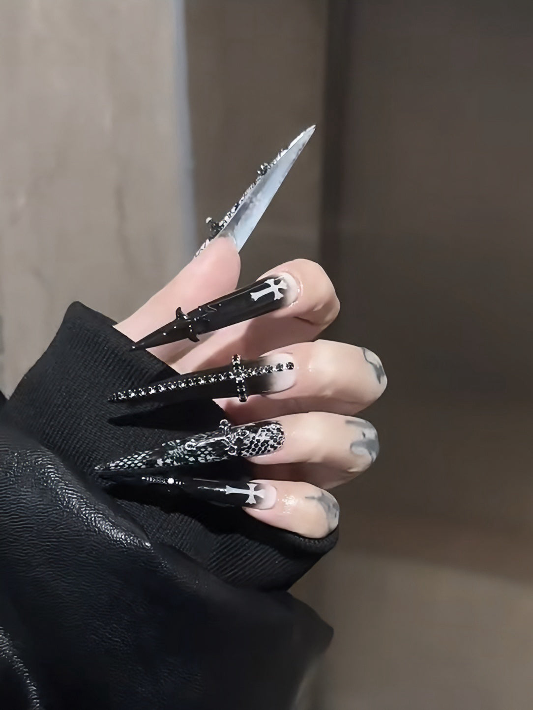 Handmade Stiletto Press‑on Nails ｜Black & White Angel