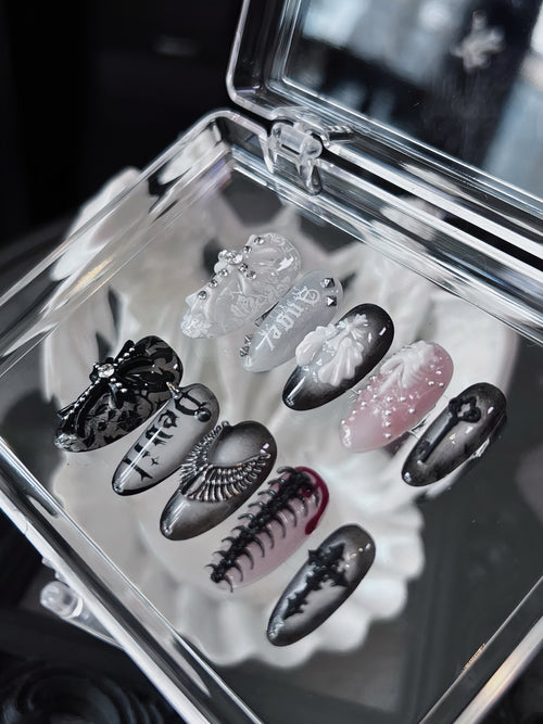 Handmade Short Press‑on Nails ｜
Bat‑Wing Reverie