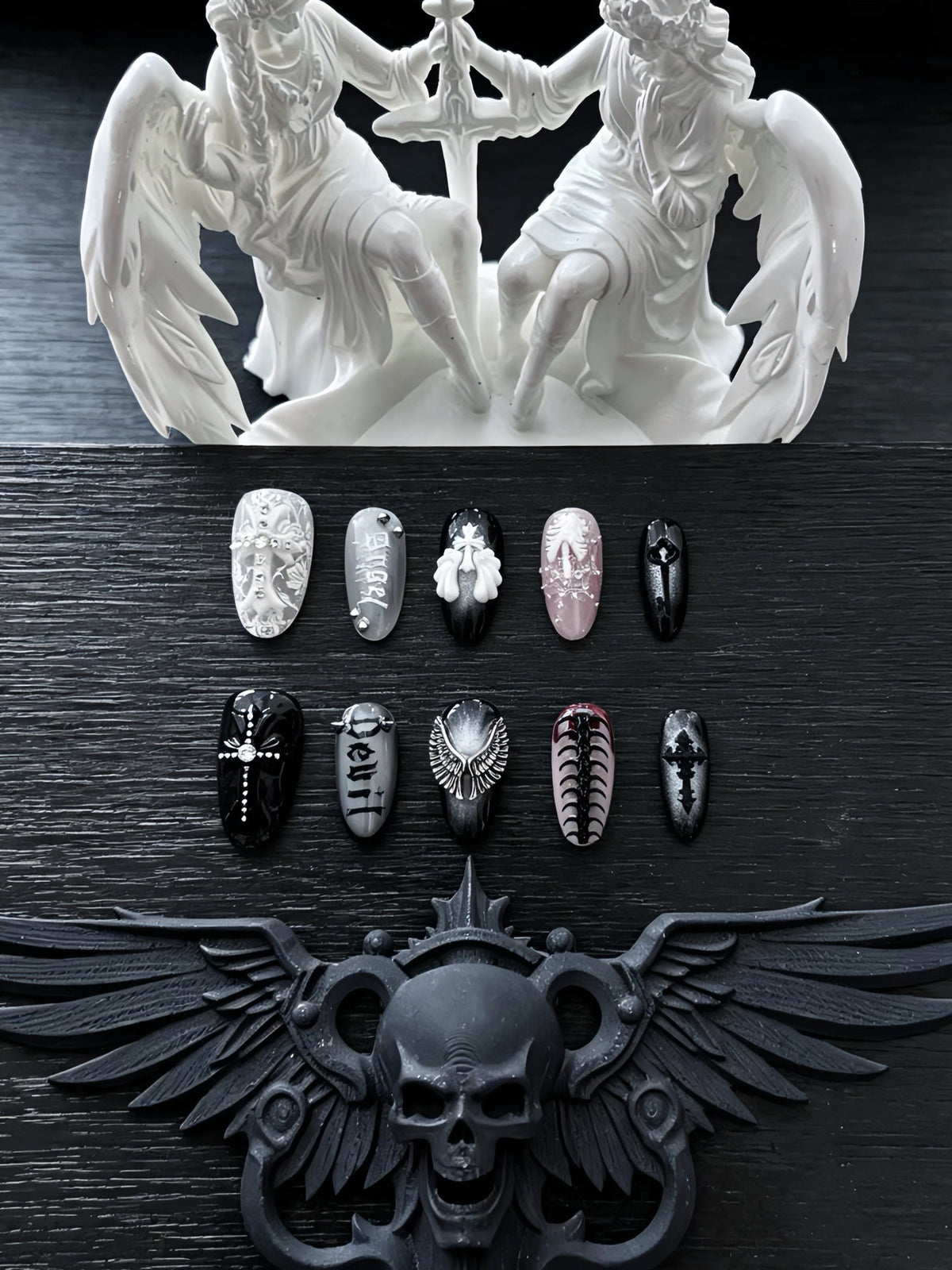 Handmade Short Press‑on Nails ｜
Bat‑Wing Reverie